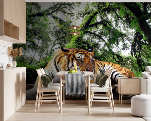 Tiger ležiaci na kmeni Fototapety Tiger ležiaci na kmeni